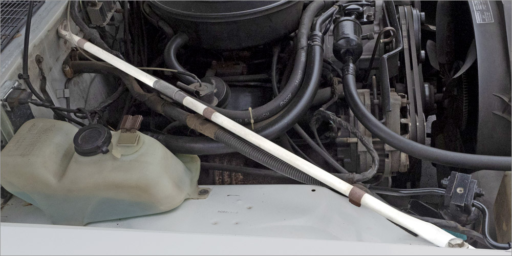 Fender support rod